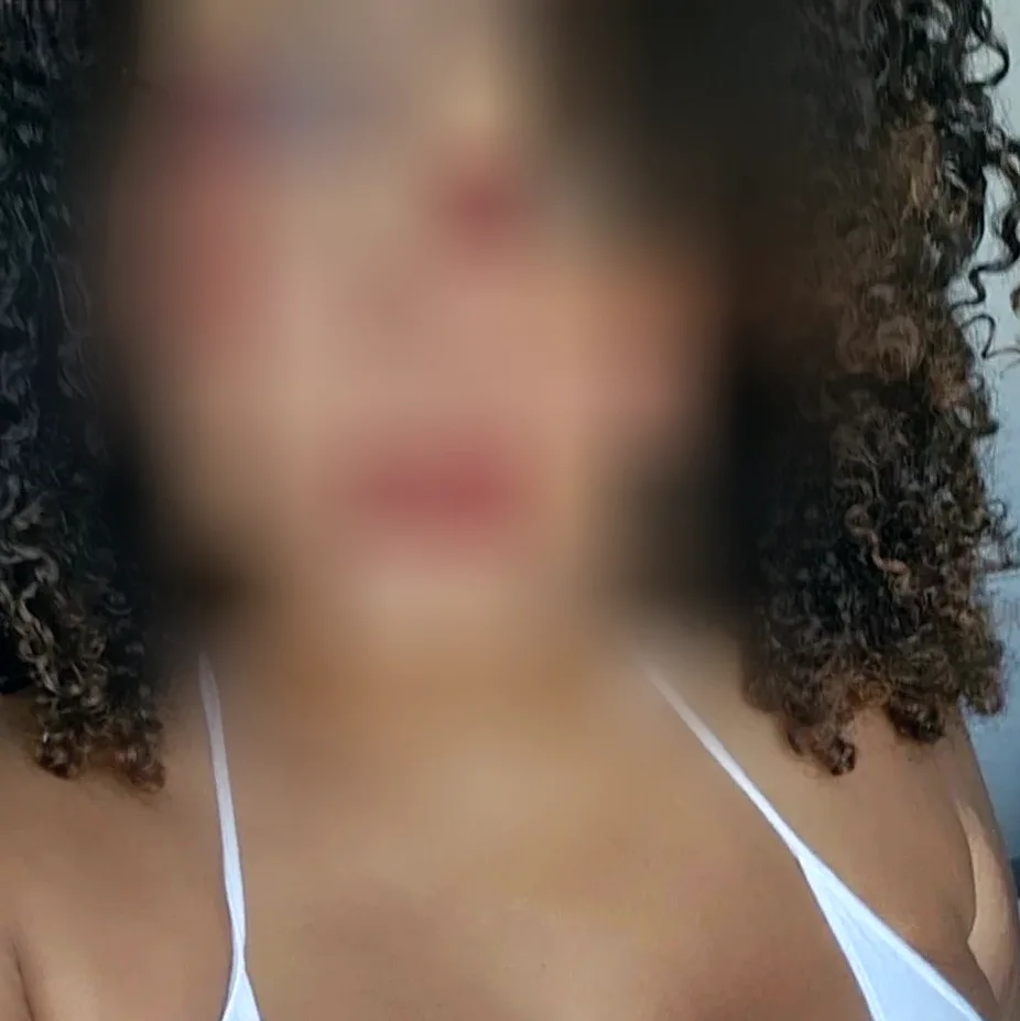 Elena, 33