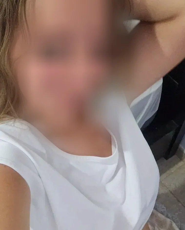 Emina, 22