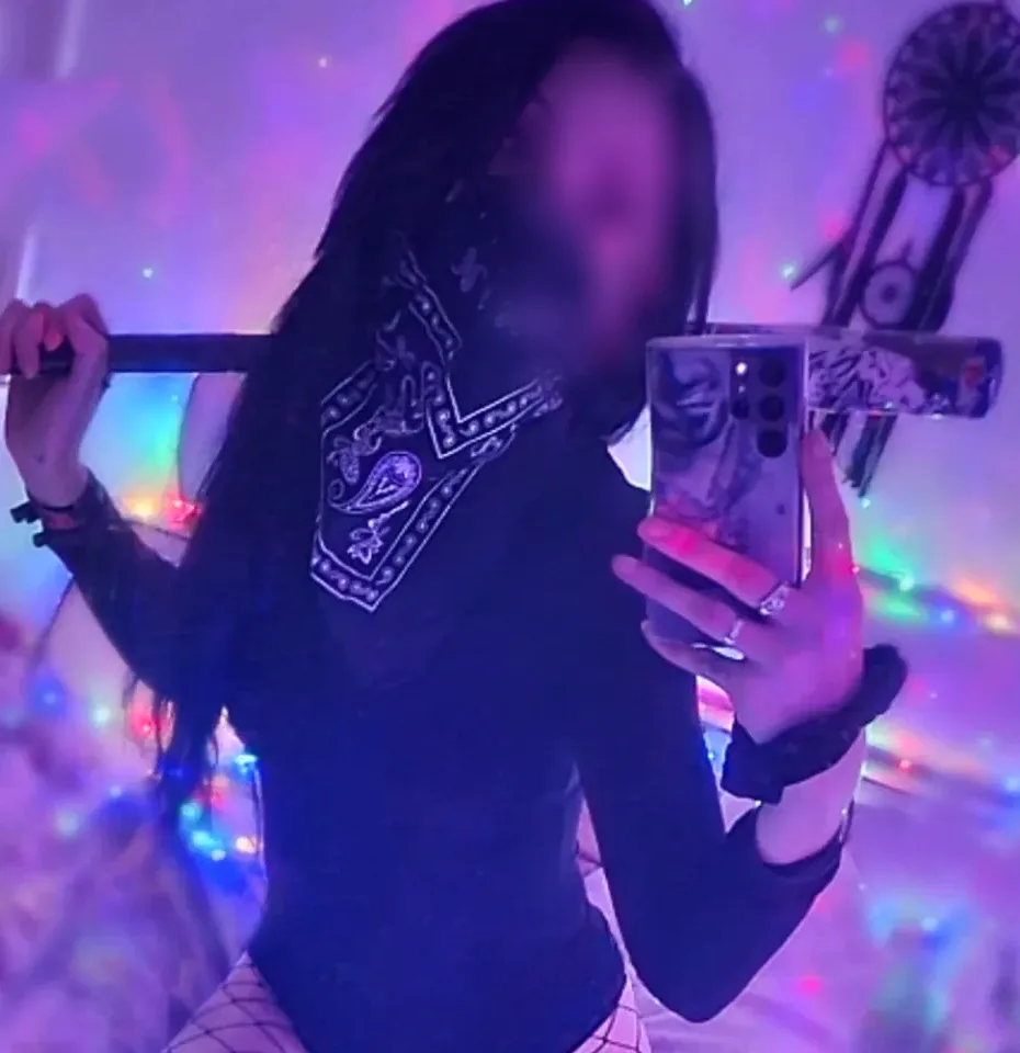 Nina, 28
