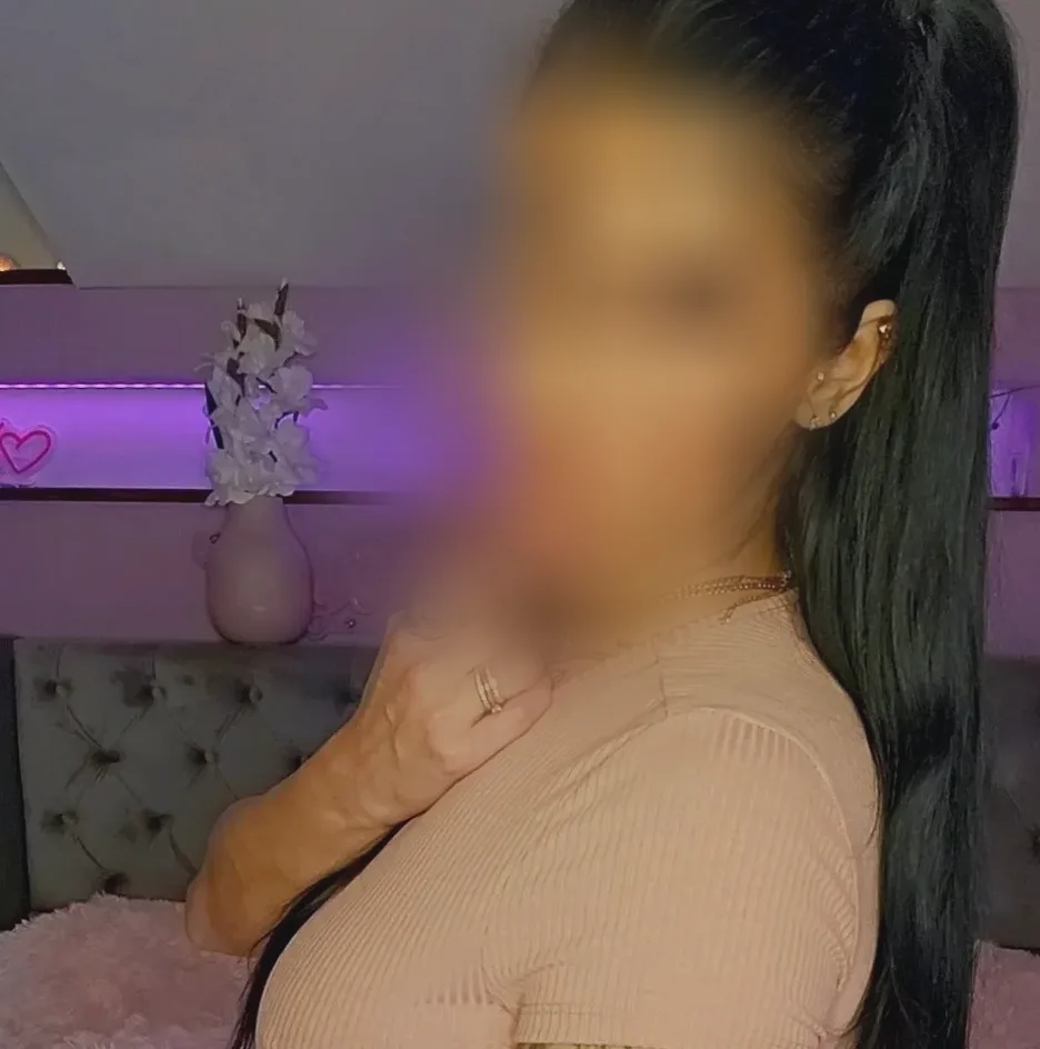 Sarah, 33