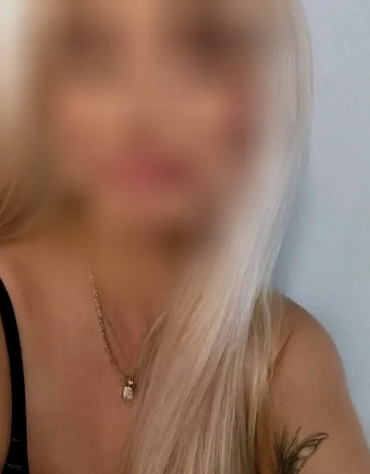 Sophie, 33